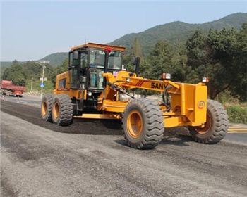 成都平地機(jī)租賃操作安全防護(hù)措施