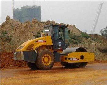  跟著成都壓路機(jī)租賃公司來看壓路機(jī)正確施工步驟