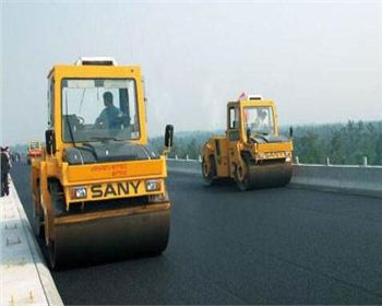 成都壓路機(jī)租賃公司淺談壓路機(jī)的分類以及操作規(guī)范