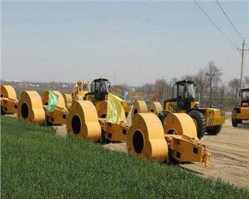 壓路機(jī)施工前要點(diǎn),成都沖擊壓路機(jī)租賃公司為您解答