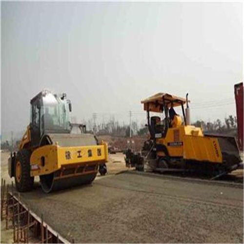 成都?jí)郝窓C(jī)租賃：道路建設(shè)的堅(jiān)實(shí)力量